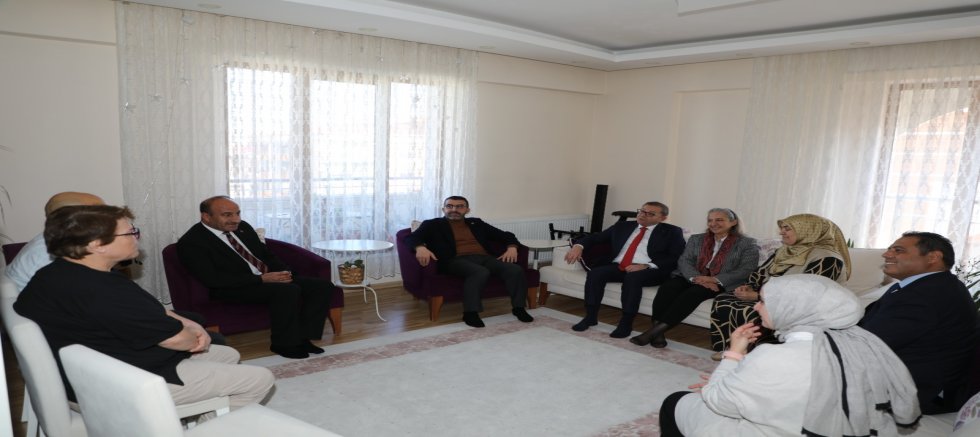 KARS’TA ANLAMLI ZİYARET: MİLLETVEKİLİ ADEM ÇALKIN ŞEHİT ÖĞRETMEN AİLESİNİ YALNIZ BIRAKMADI
