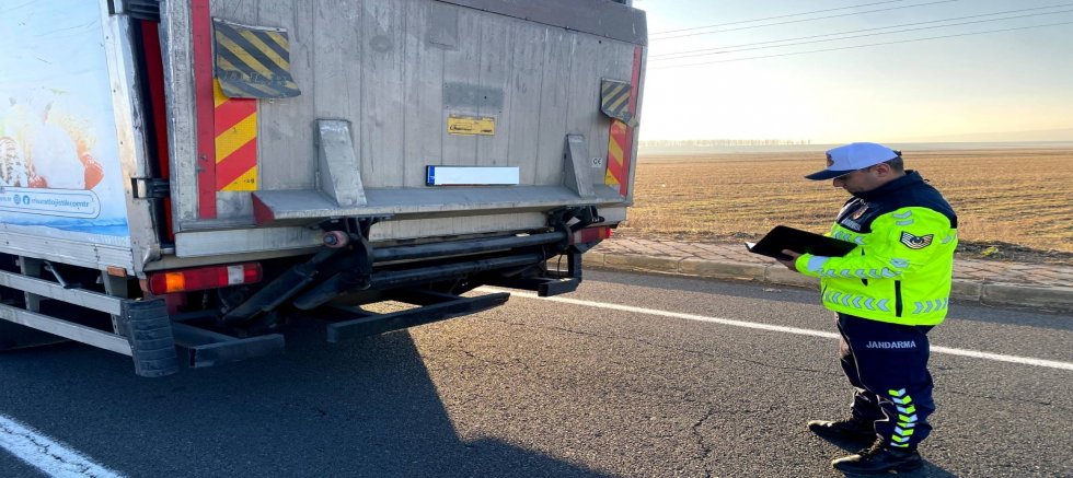 Kars’ta Trafik Denetimleri: Güvenli Ulaşım İçin Sıkı Kontrol