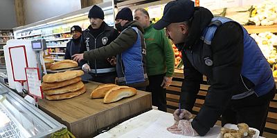 KARS’TA EKMEK GRAMAJINDA ŞOK! VATANDAŞTAN TEPKİ YAĞDI