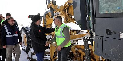 KARS'TA KARLA MÜCADELEDE İL ÖZEL İDARESİ EKİPLERİ SEFERBER OLDU