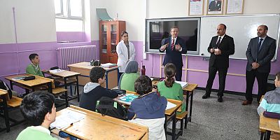 Vali Ziya Polat’ın Okul Ziyaretleri Kapsamında İsmetpaşa İlkokulu ve Şehit Okan Koç İmam Hatip Ortaokulu İncelendi