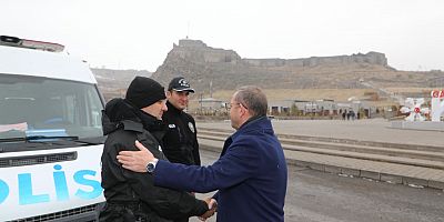 VALİ ZİYA POLAT’TAN TATİLCİLERE VE GÜVENLİK GÜÇLERİNE TEŞEKKÜR