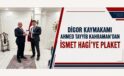 Digor Kaymakamı Ahmed Tayyib Kahraman’dan Ziraat Odası Başkanı İsmet Hagi’ye Plaket